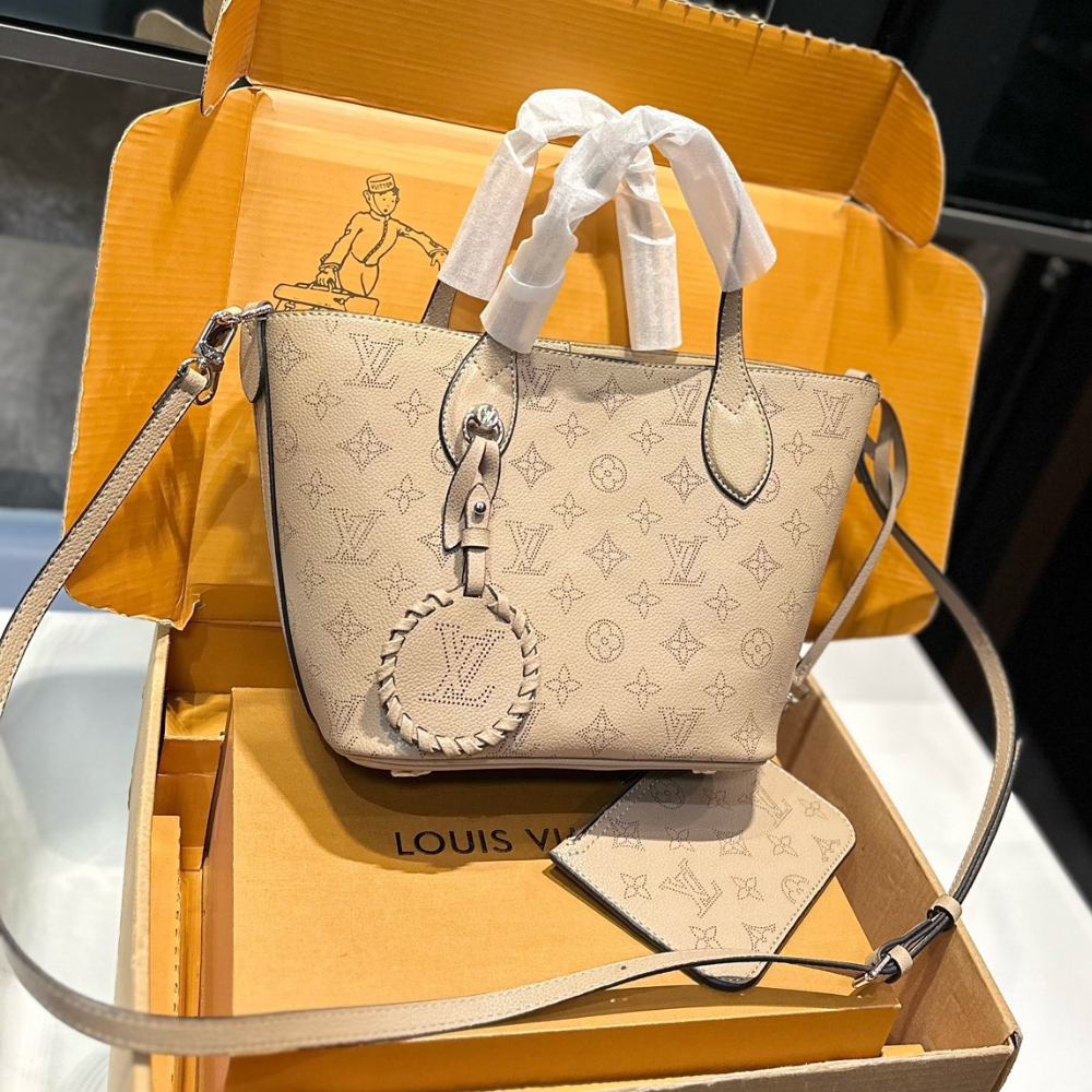 Louis Vuitton Blossom Mahina Calfskin Bag Beige 21Cm