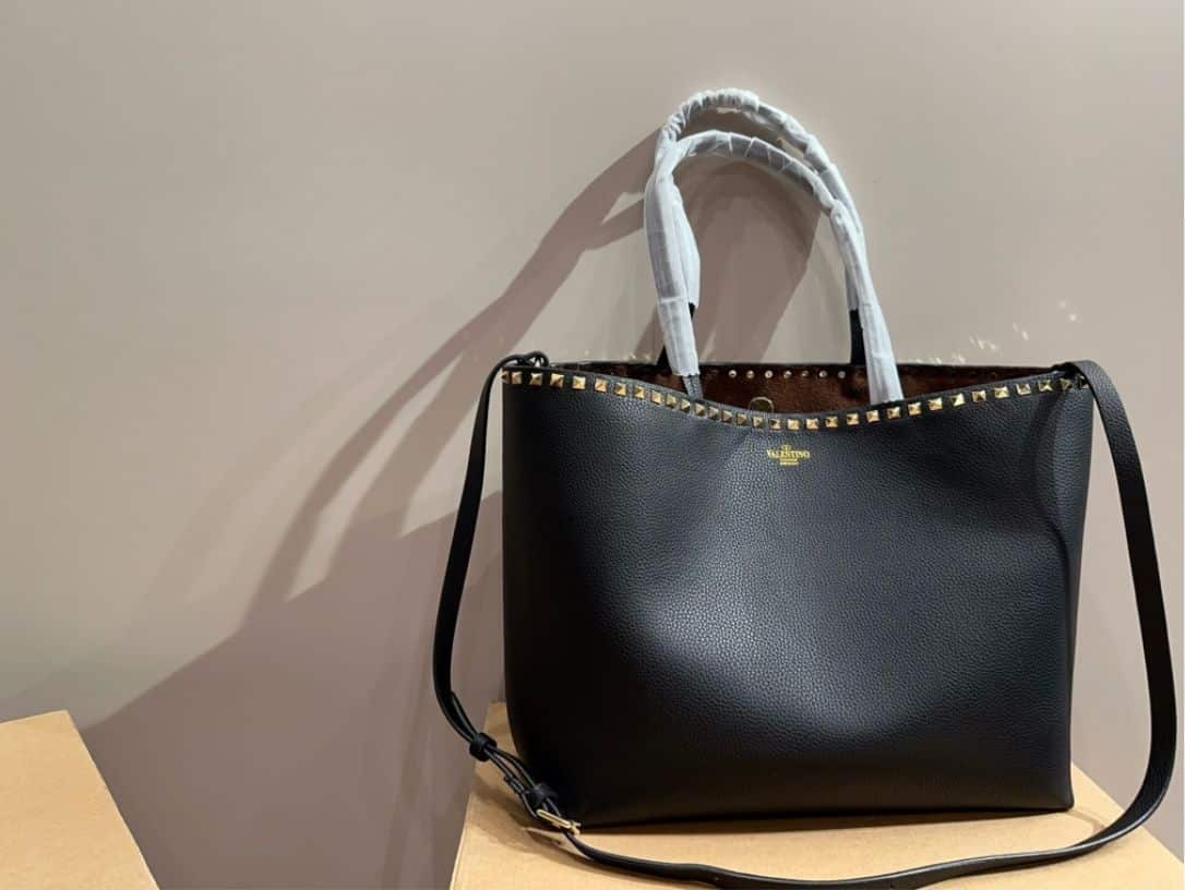 Valentino Garavani Rockstud Grainy Calfskin Tote Bag Black 35Cm 4W2B0B70Vsf 0No
