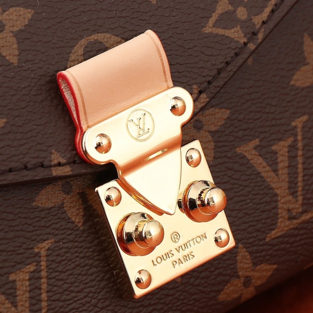 Louis Vuitton Pochette Métis East West Monogram Canvas Brown 21Cm M46279
