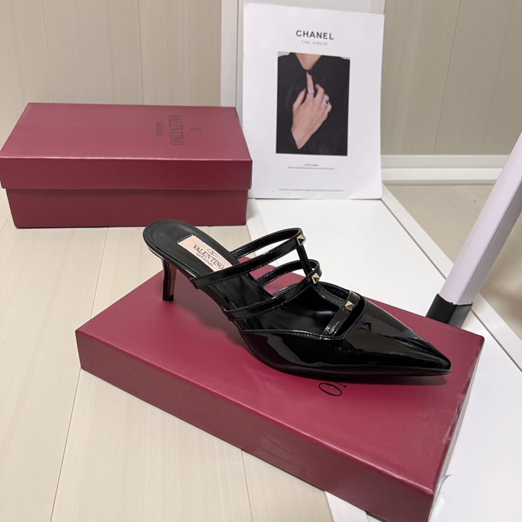 Valentino Garavani Rockstud Wispy Mule In Calfskin Black