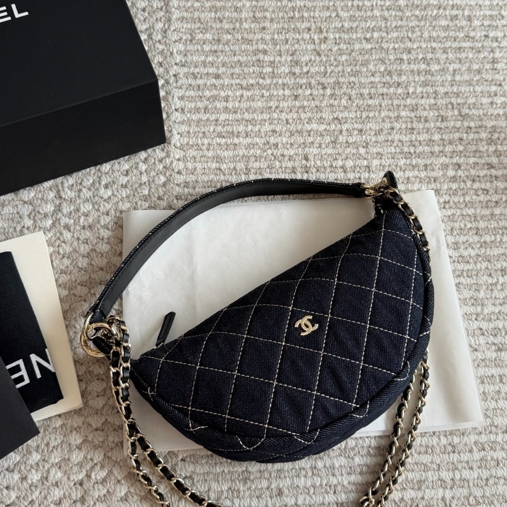 Chanel Clutch With Chain Denim And Gold Tone Metal Dark Blue 22cm AP5094 B23492 U7663