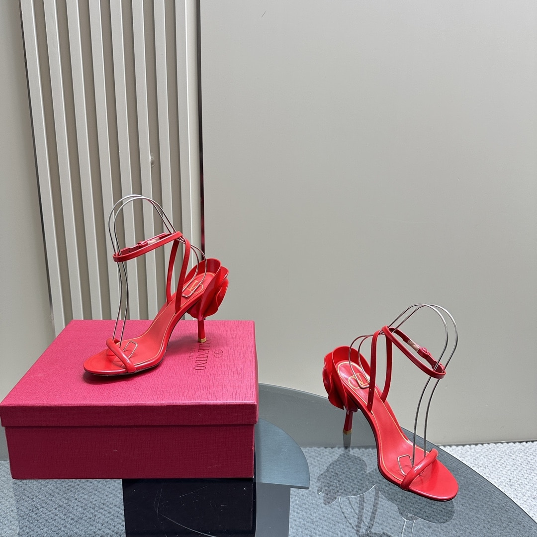 Valentino Garavani Archive Roserouche Leather High Heel In Red