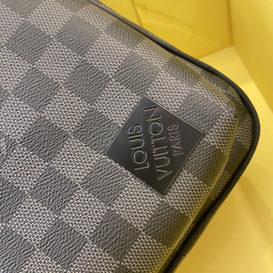 Louis Vuitton Avenue Nm Crossbody Bag Damier Black 31Cm N45302