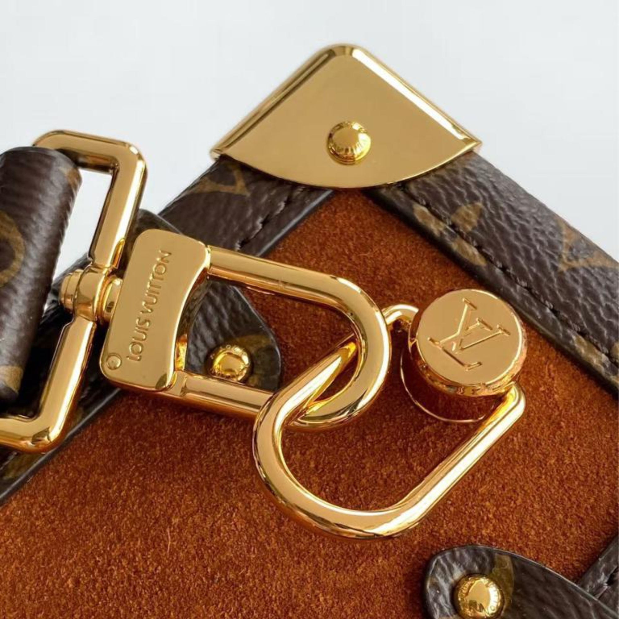 Louis Vuitton MM Side Trunk Bag M15072