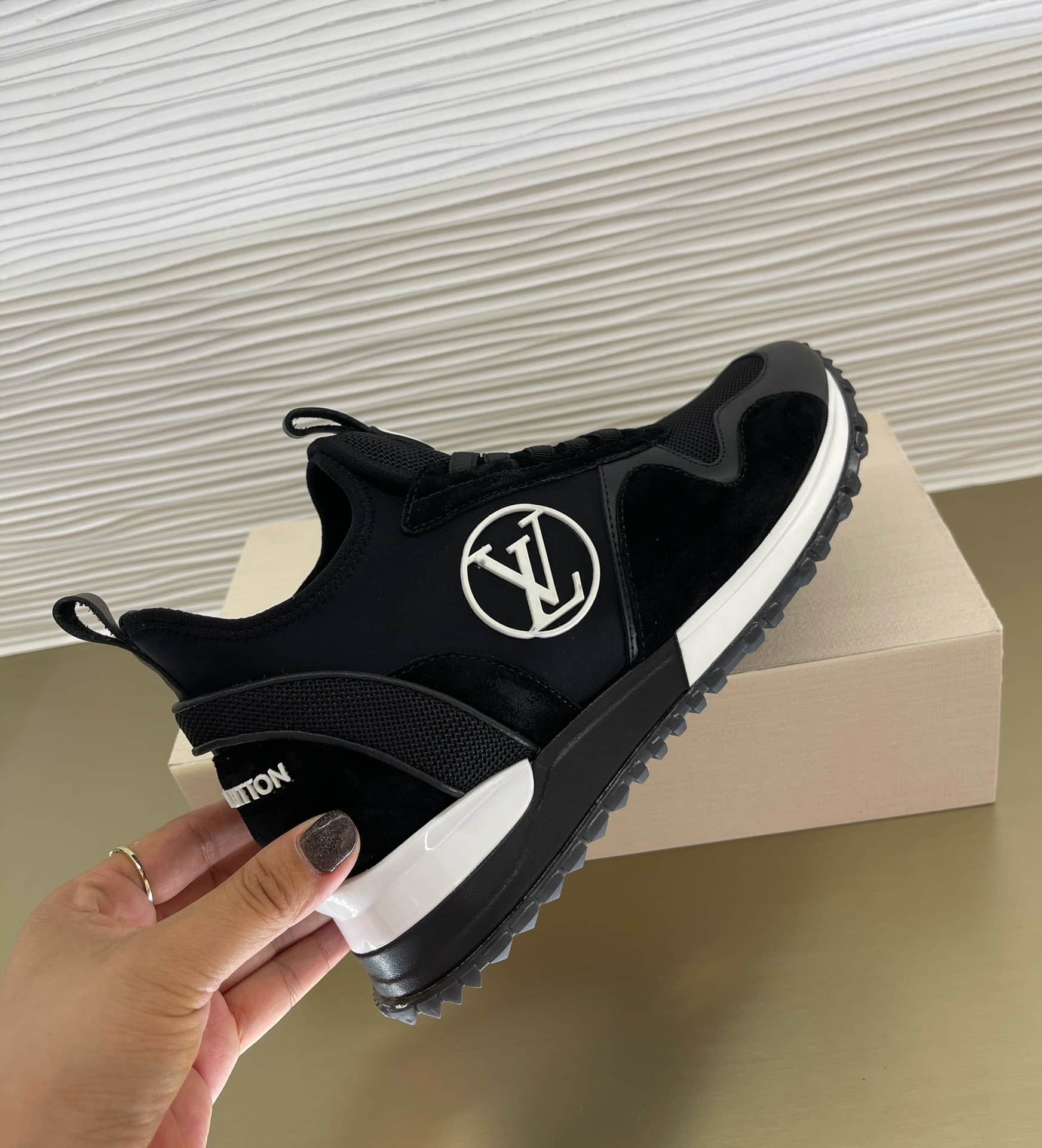 Louis Vuitton Run Away Sneaker Black 1A9Er7