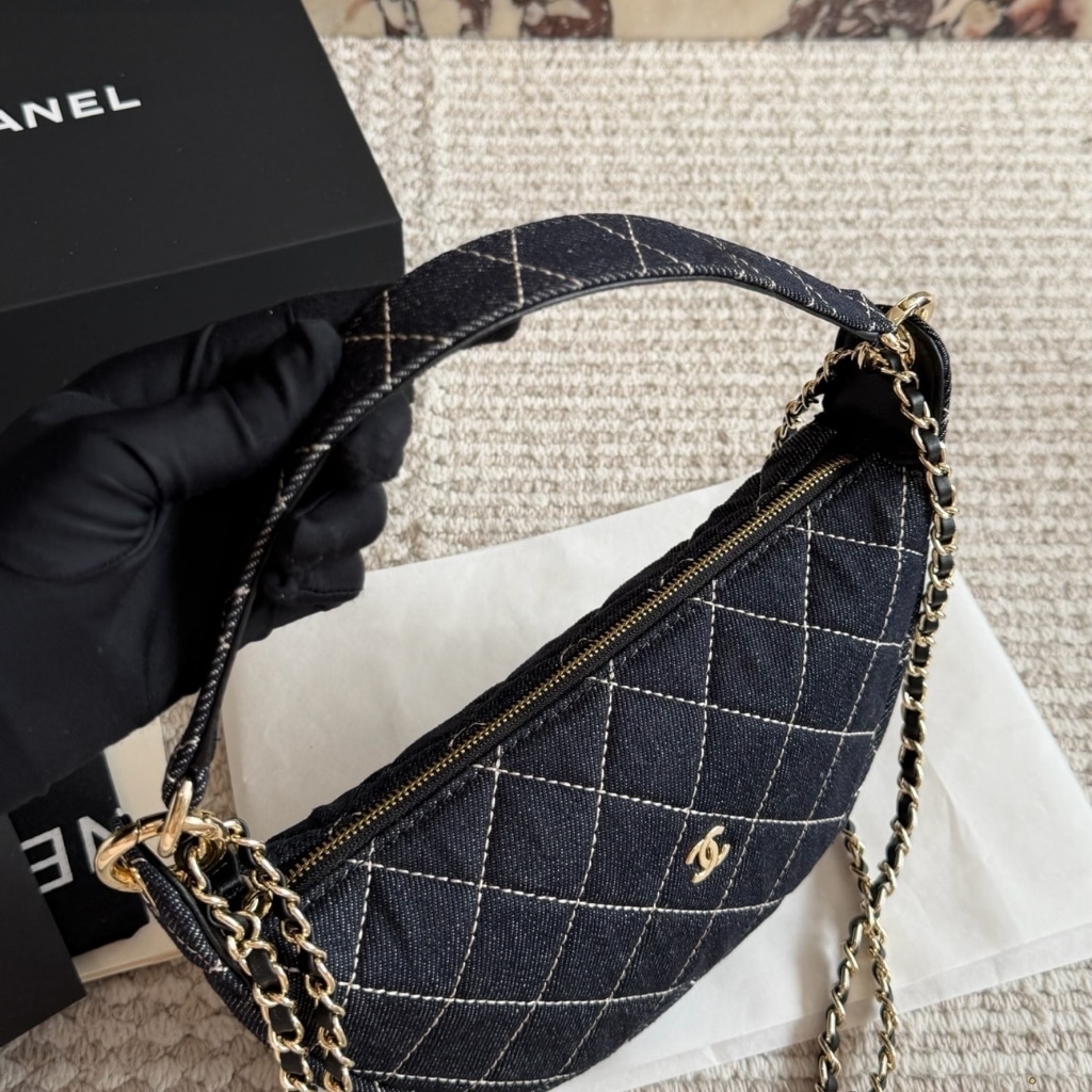 Chanel Clutch With Chain Denim And Gold Tone Metal Dark Blue 22cm AP5094 B23492 U7663
