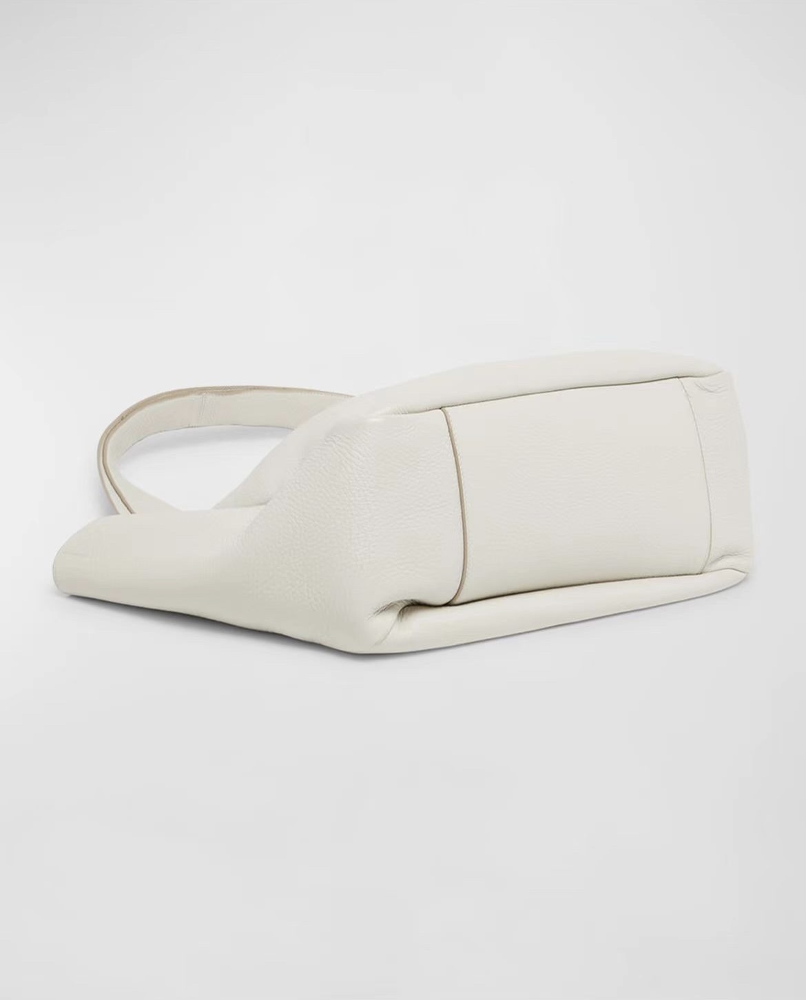 LE 5 À 7 bea in grained leather-White