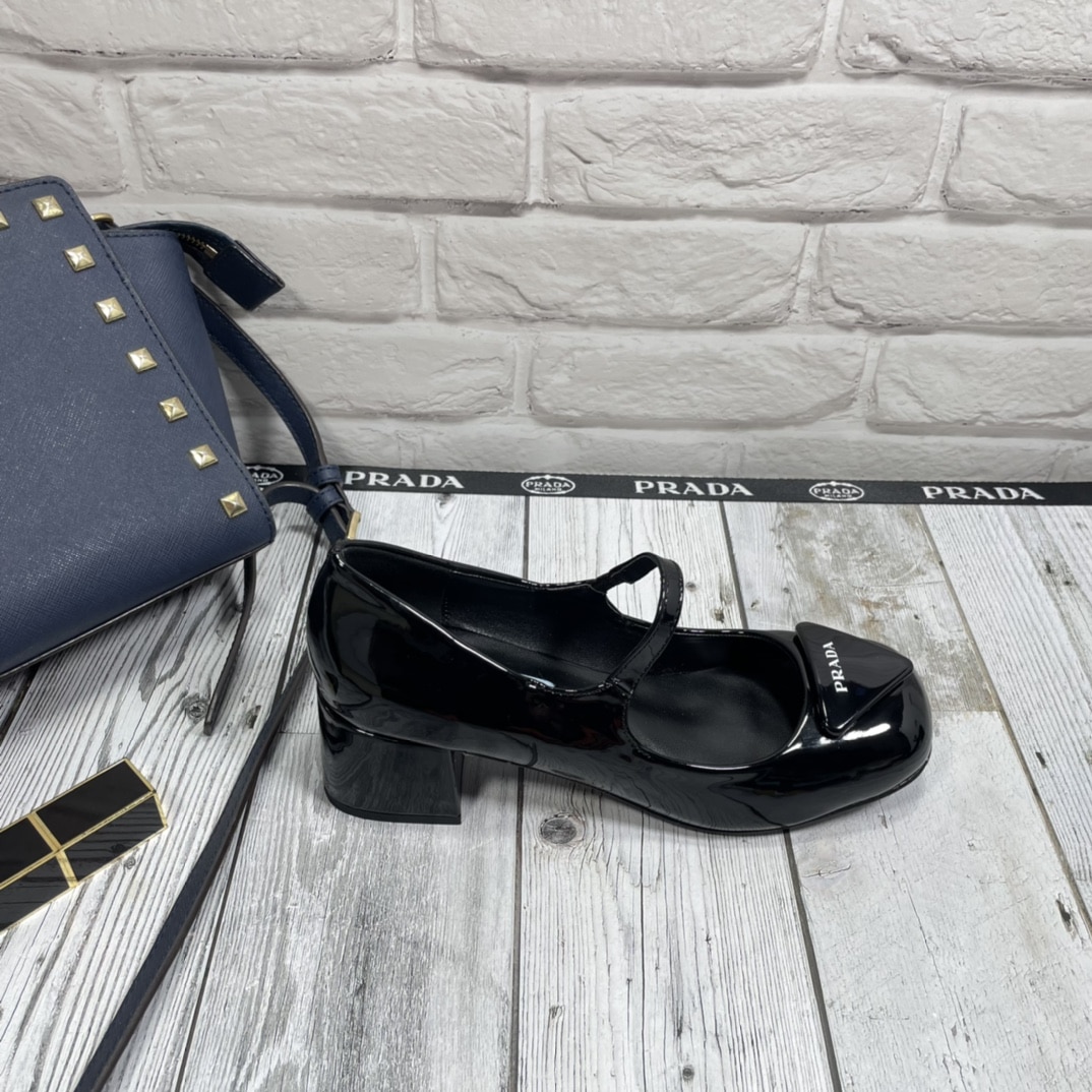 Prada Women’S Logo Patch Heeled Pumps Black 1I768Mf045069