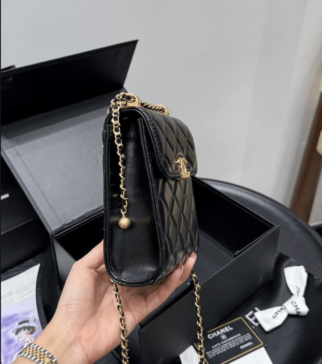 Chanel Trendy Cc Phone Holder Quilted Crossbody Bags Black 17cm