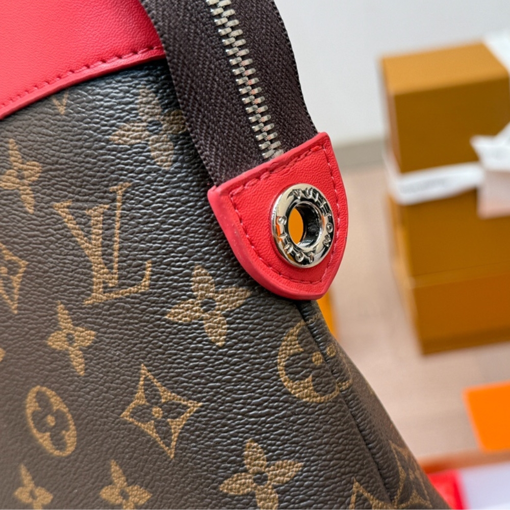 Louis Vuitton Pochette Voyage Souple Bag Pink 29Cm M13356