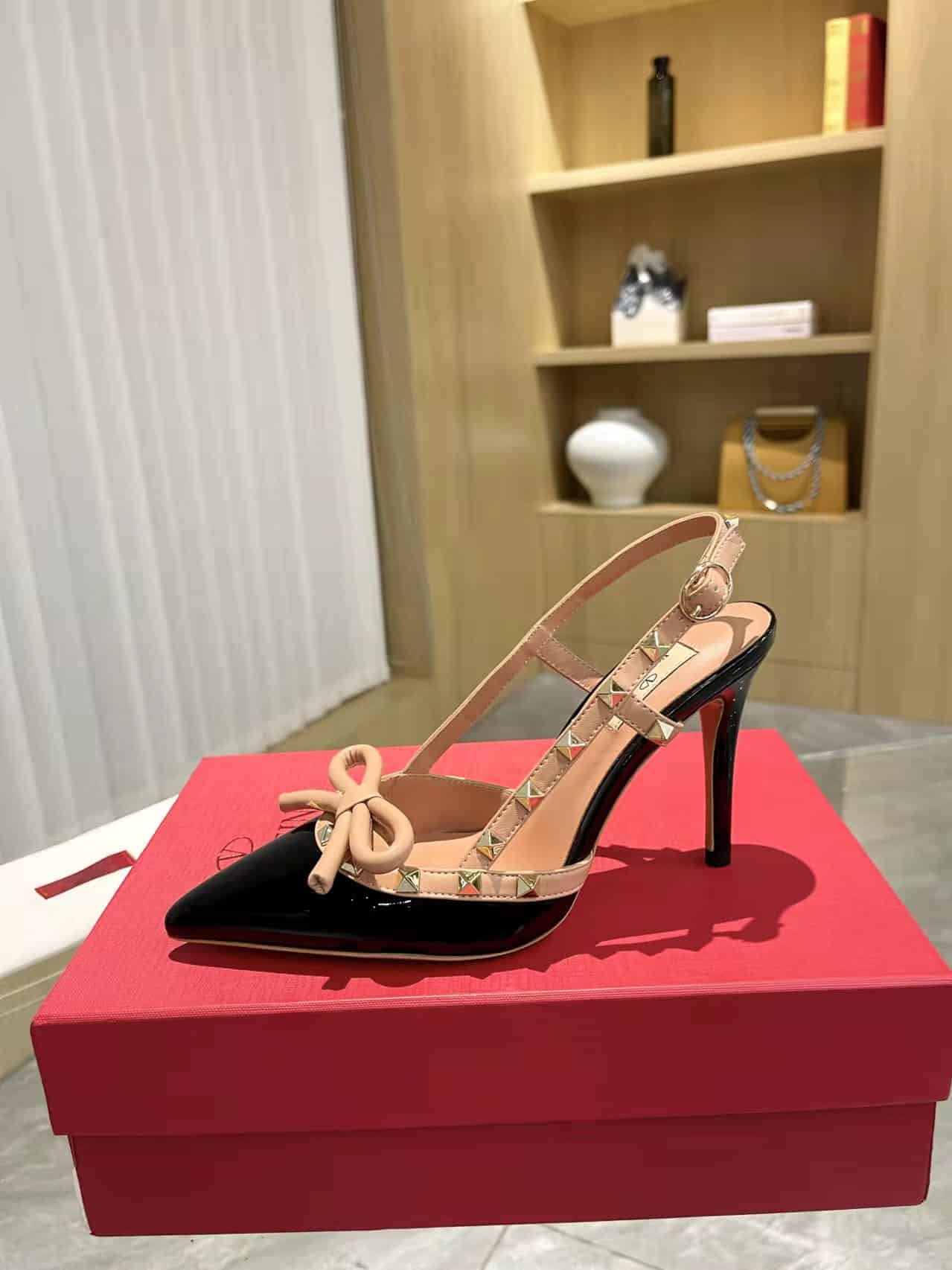 Valentino Rockstud Bow 100 Patent Slingback Pump Black Pink