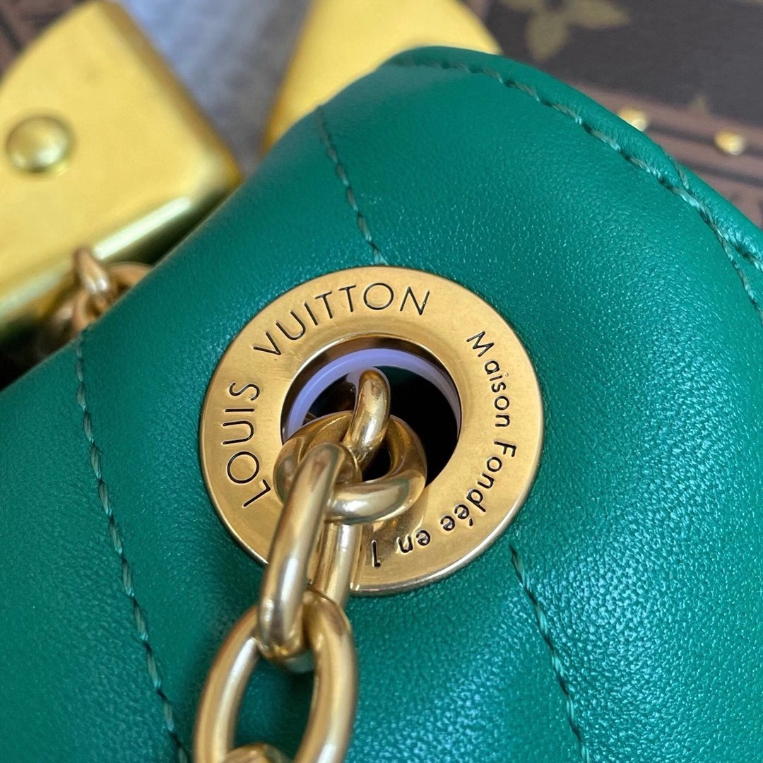 Louis Vuitton New Wave Chain 24Cm Green M58664