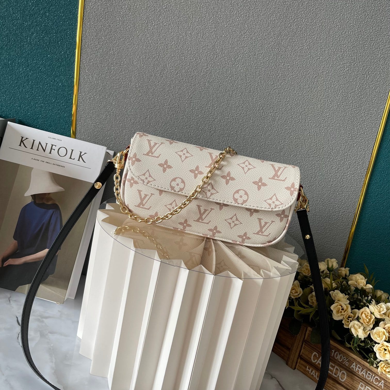 Louis Vuitton Wallet On Chain Ivy Monogram Canvas Dune 23Cm M83091