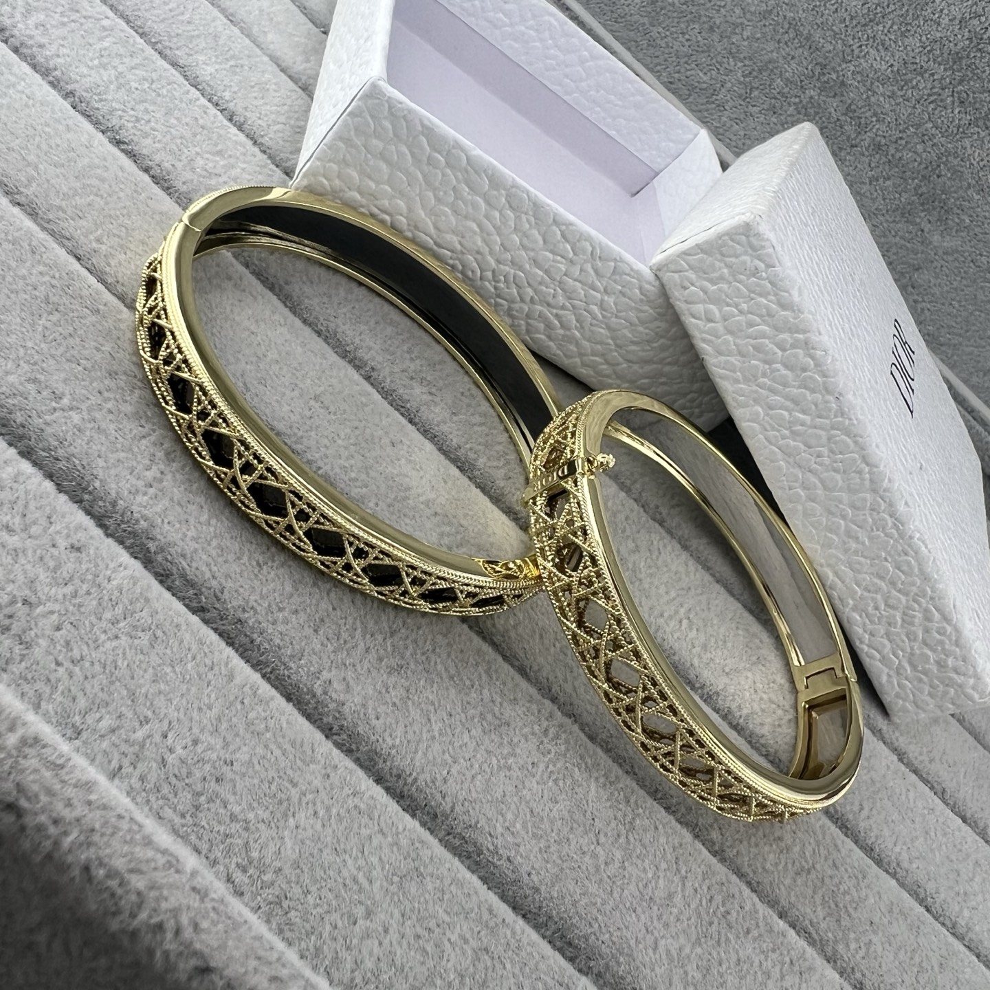 Polished Gold Diamond-Pattern Bracelet
