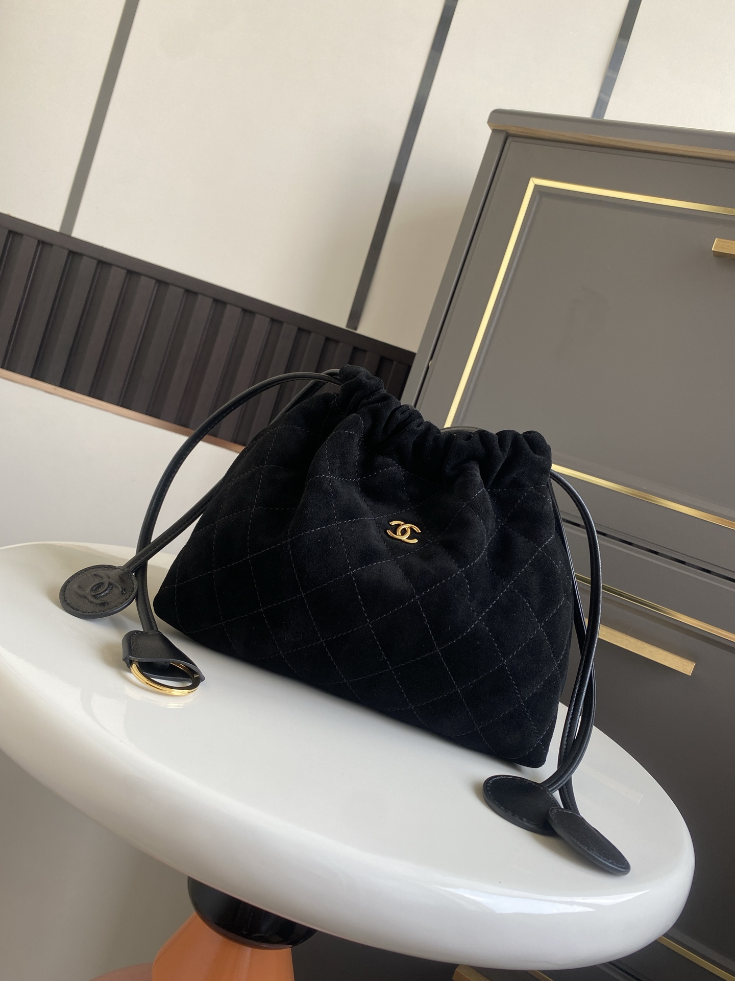 Quilted Suede Calfskin Drawstring Bag（Black）