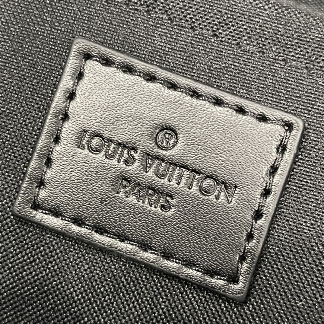 Louis Vuitton S Cape Messenger Monogram Brown 28Cm