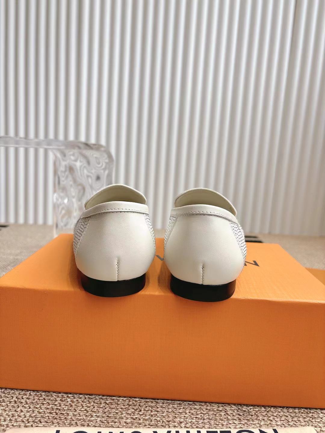 Louis Vuitton Soho Flat Loafer White1AGXDC