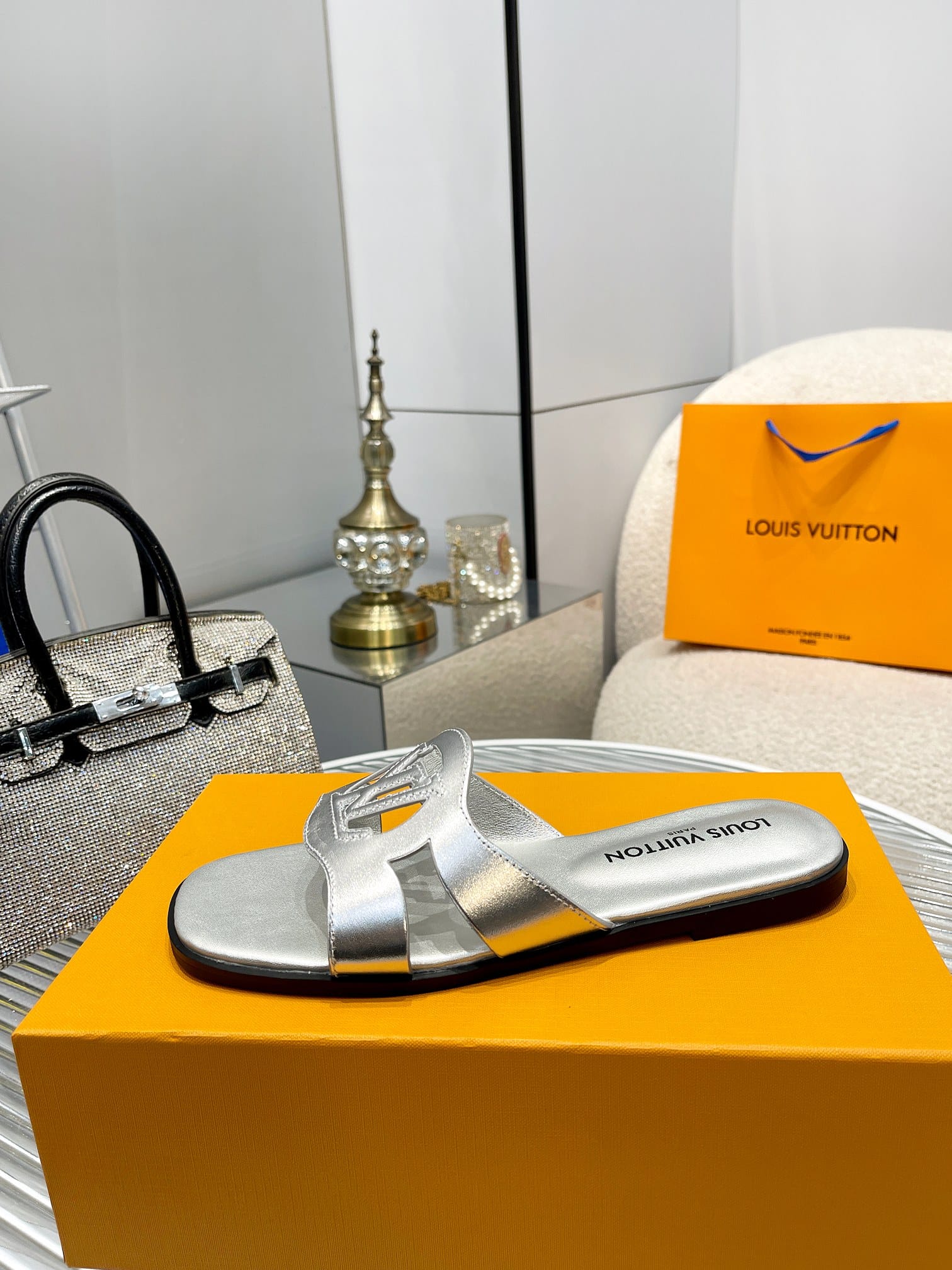 Louis Vuitton Lv Isola Flat Mule Silver 1Abqkh