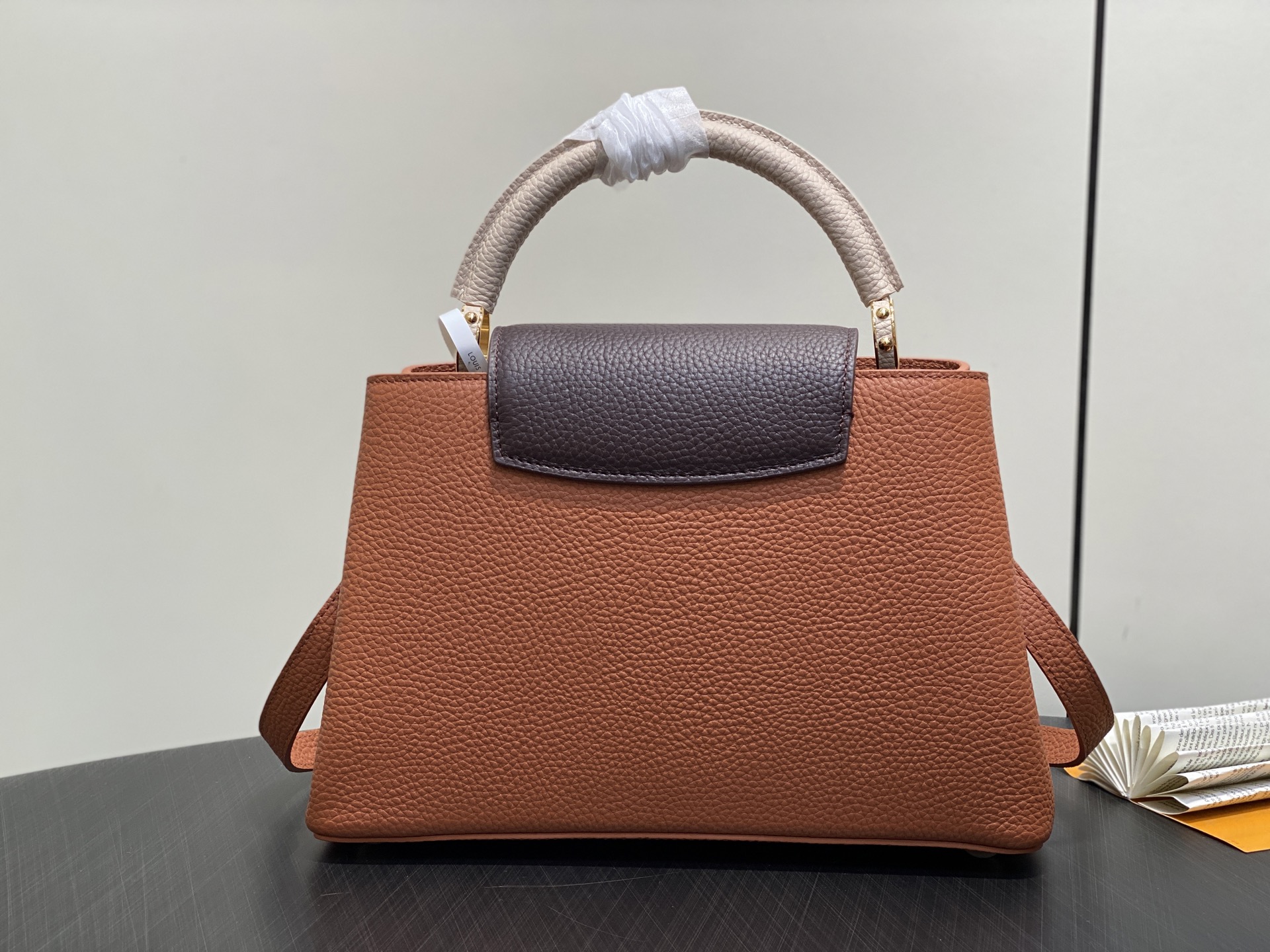Louis Vuitton Capucines MM M14176 Brown 31.5cm/ 12.2in
