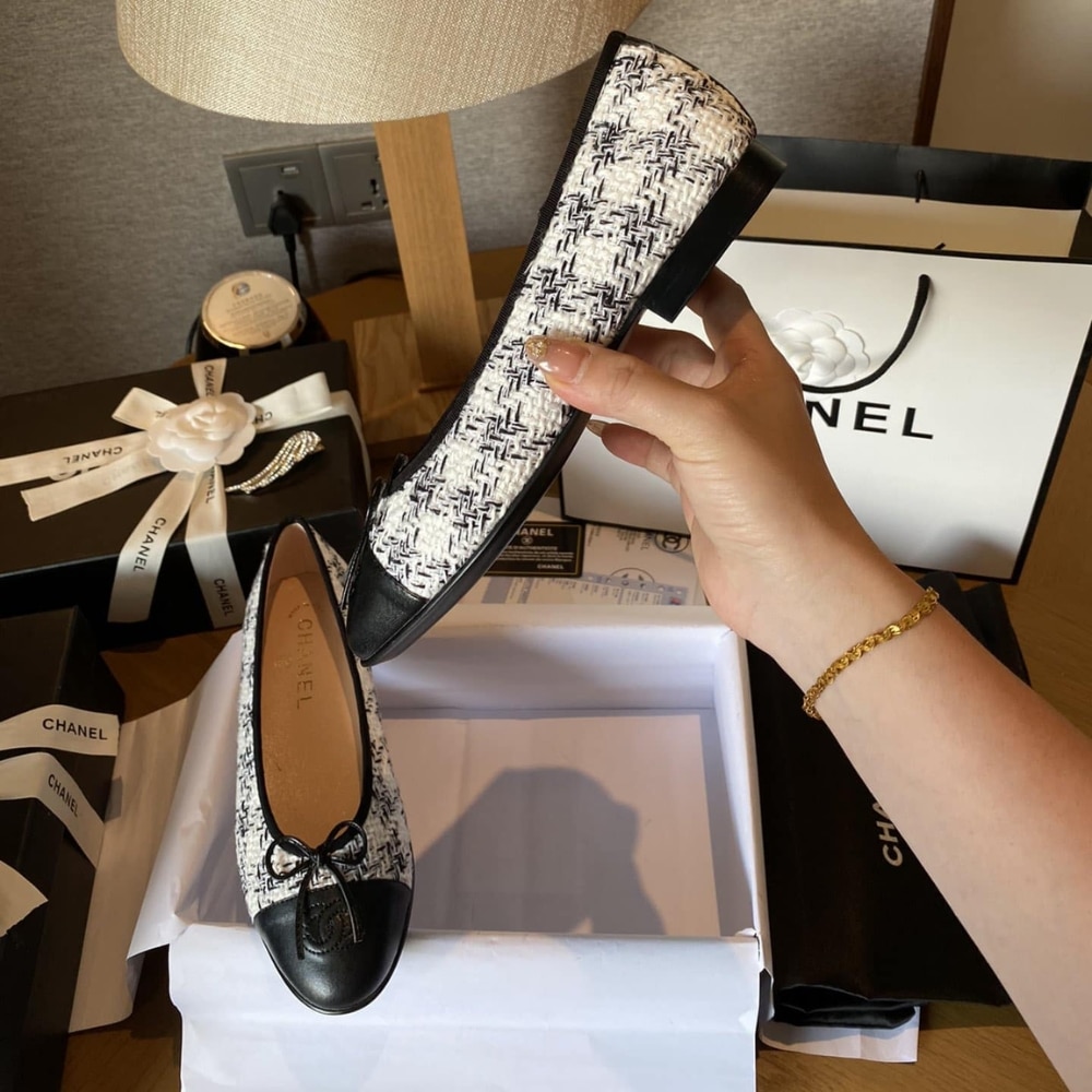 Chanel Ballerina Flats Tweed And Patents White Black