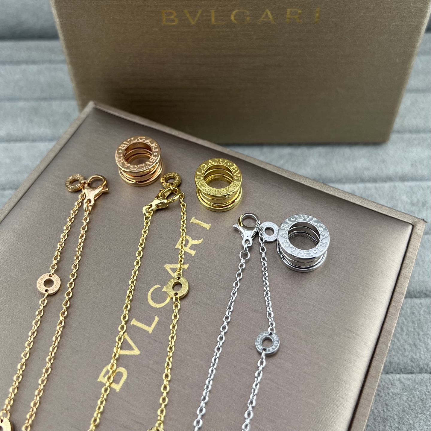 Small waist glossy necklace
