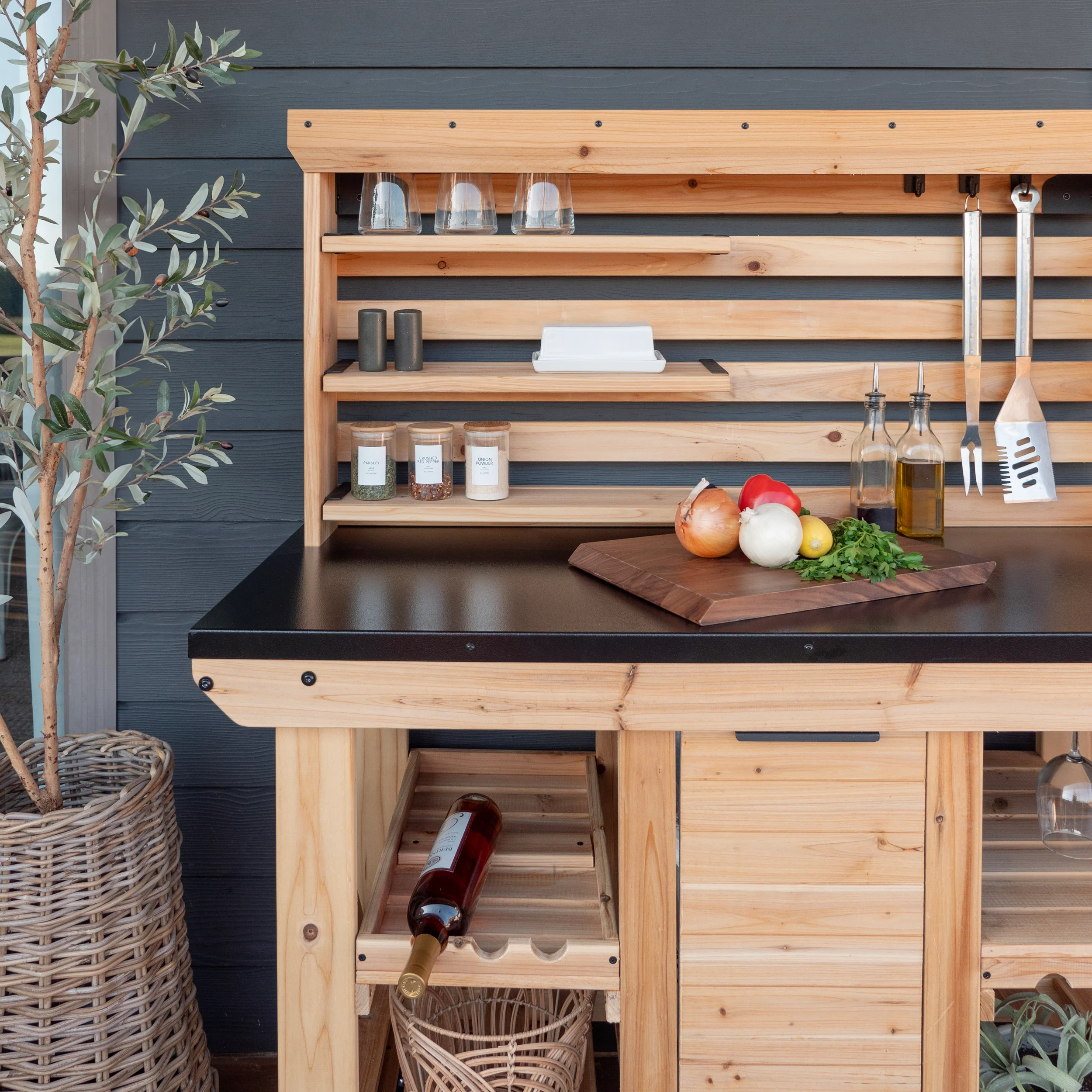 Hutch/Serving Station