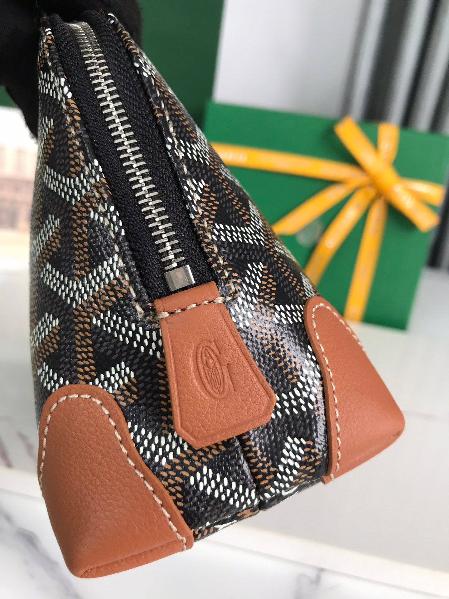 Goyard Vendôme Cosmetic Pouch 17cm Black Goyardine Canvas And Tan Calfskin Trim
