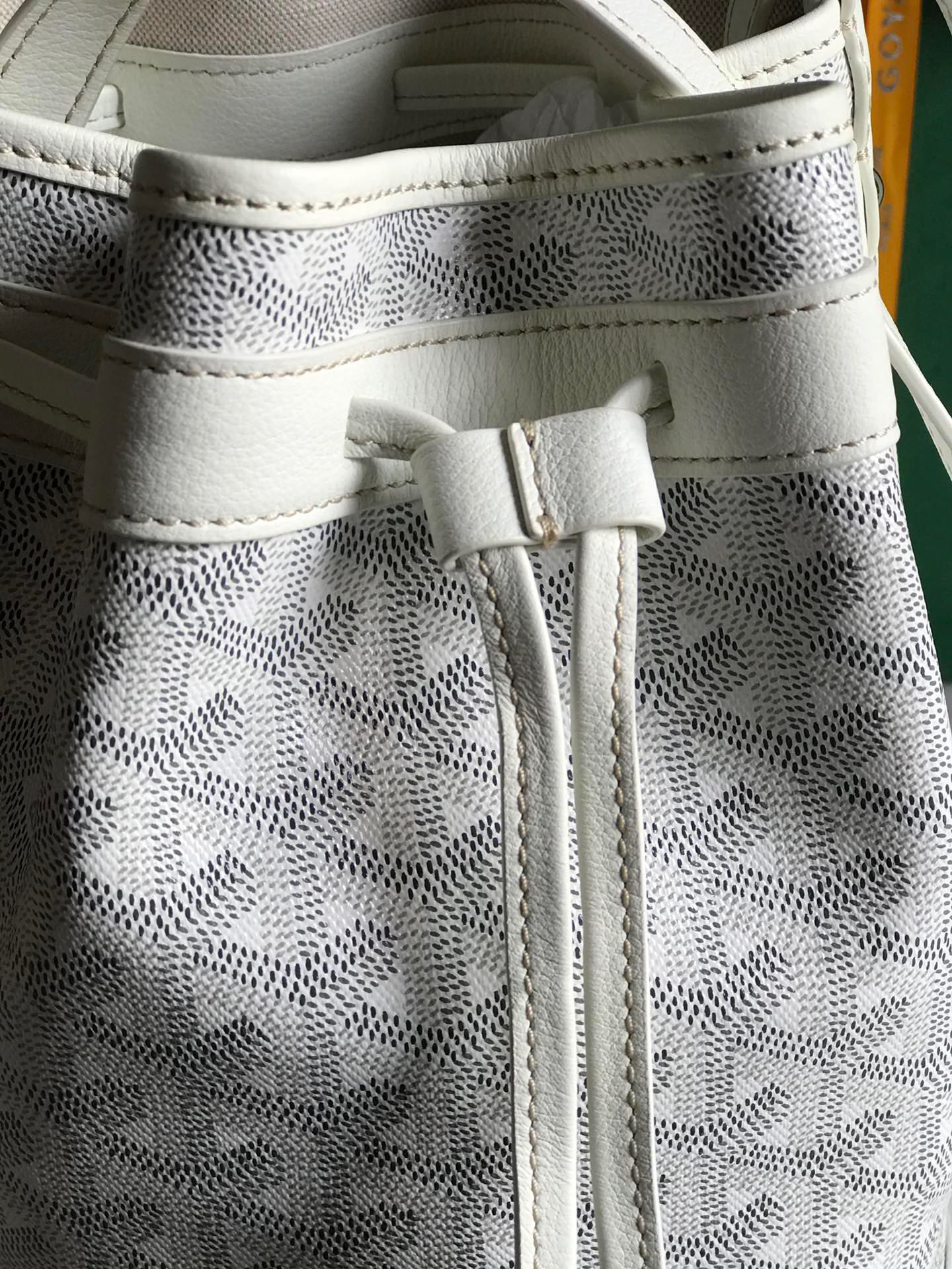 Goyard Petit Flot Bucket Bag 22 cm White Goyardine Canvas And Lambskin Trim