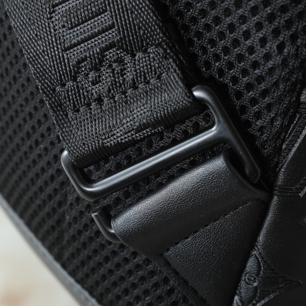 Louis Vuitton Racer Slingbag Black 42Cm M46107