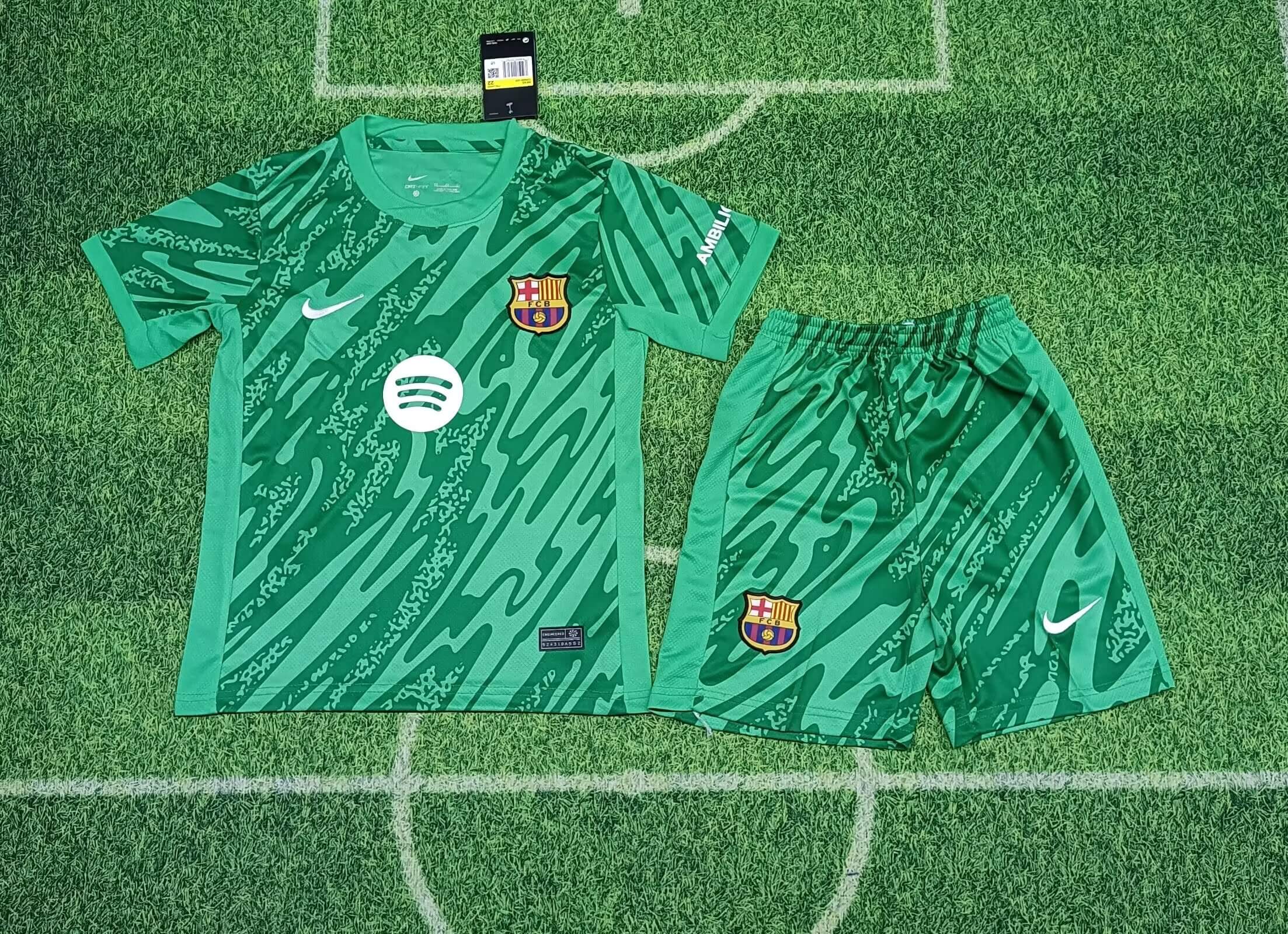 2024/2025 Kids Size Barcelona Green Goalkeeper Football Shirt 1:1 Thai Quality