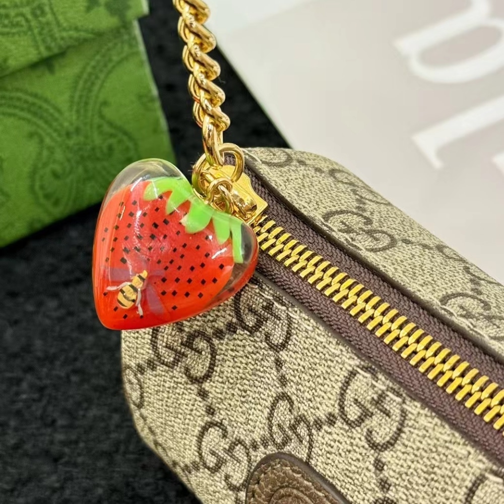 Gucci Double G Coin Purse Strawberry Wallet Beige 13Cm