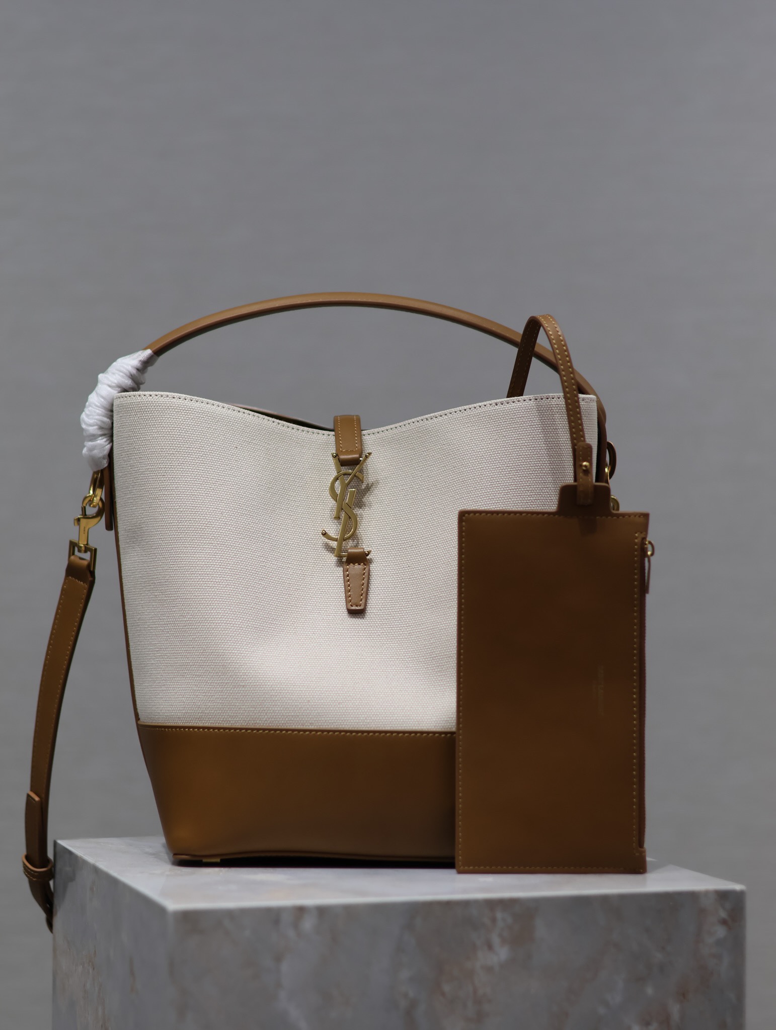 YSL LE 5À7 Bucket Bag