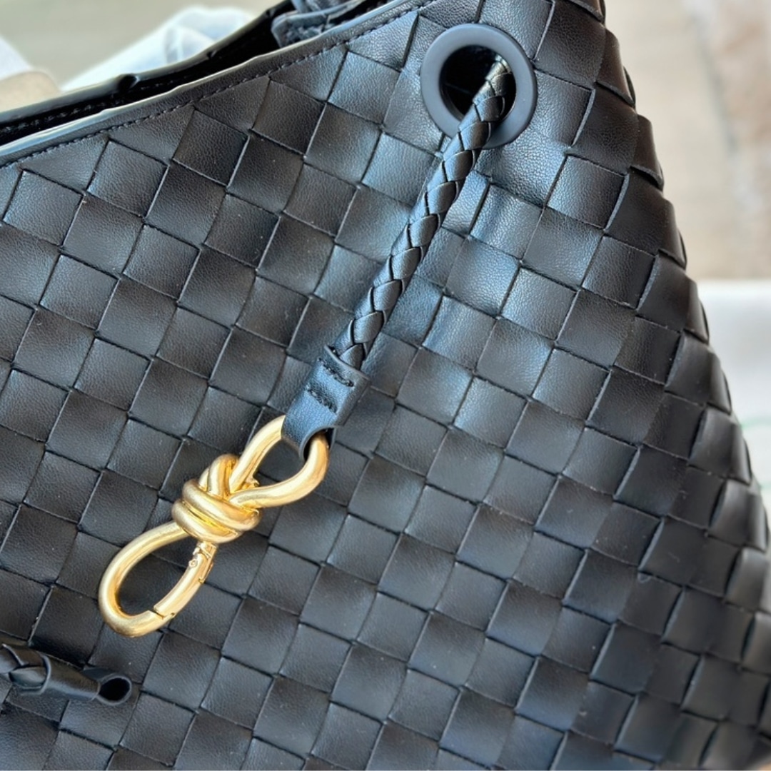 Bottega Veneta Andiamo Leather Top Handle Bag Black 25Cm