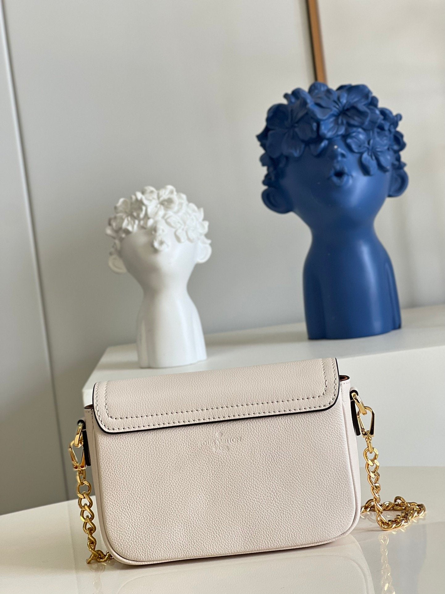 Louis Vuitton Lockme Tender 19Cm Quartz White Bag