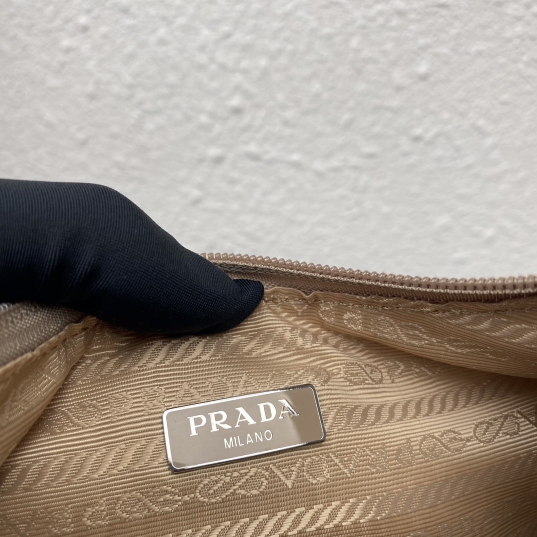 Prada Re-Nylon Re-Edition 2000 Mini-Bag Nude