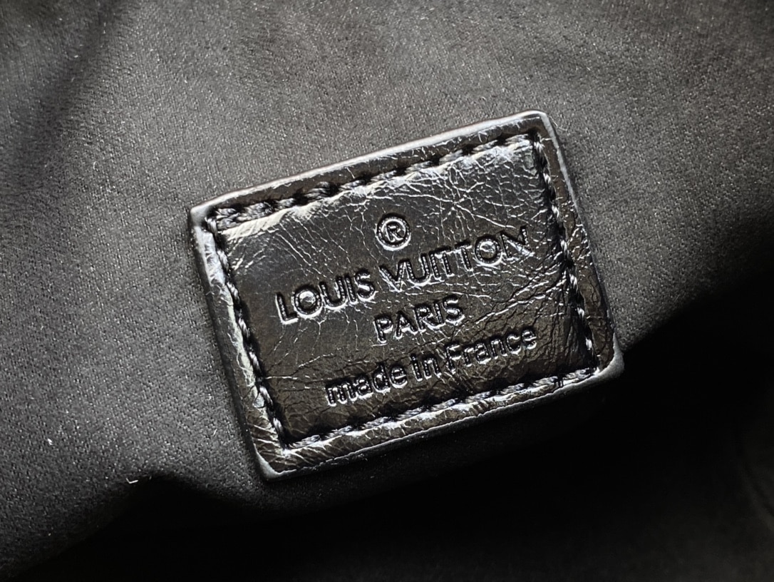 Louis Vuitton Néo Purse Lv Charms Black 15Cm M82886