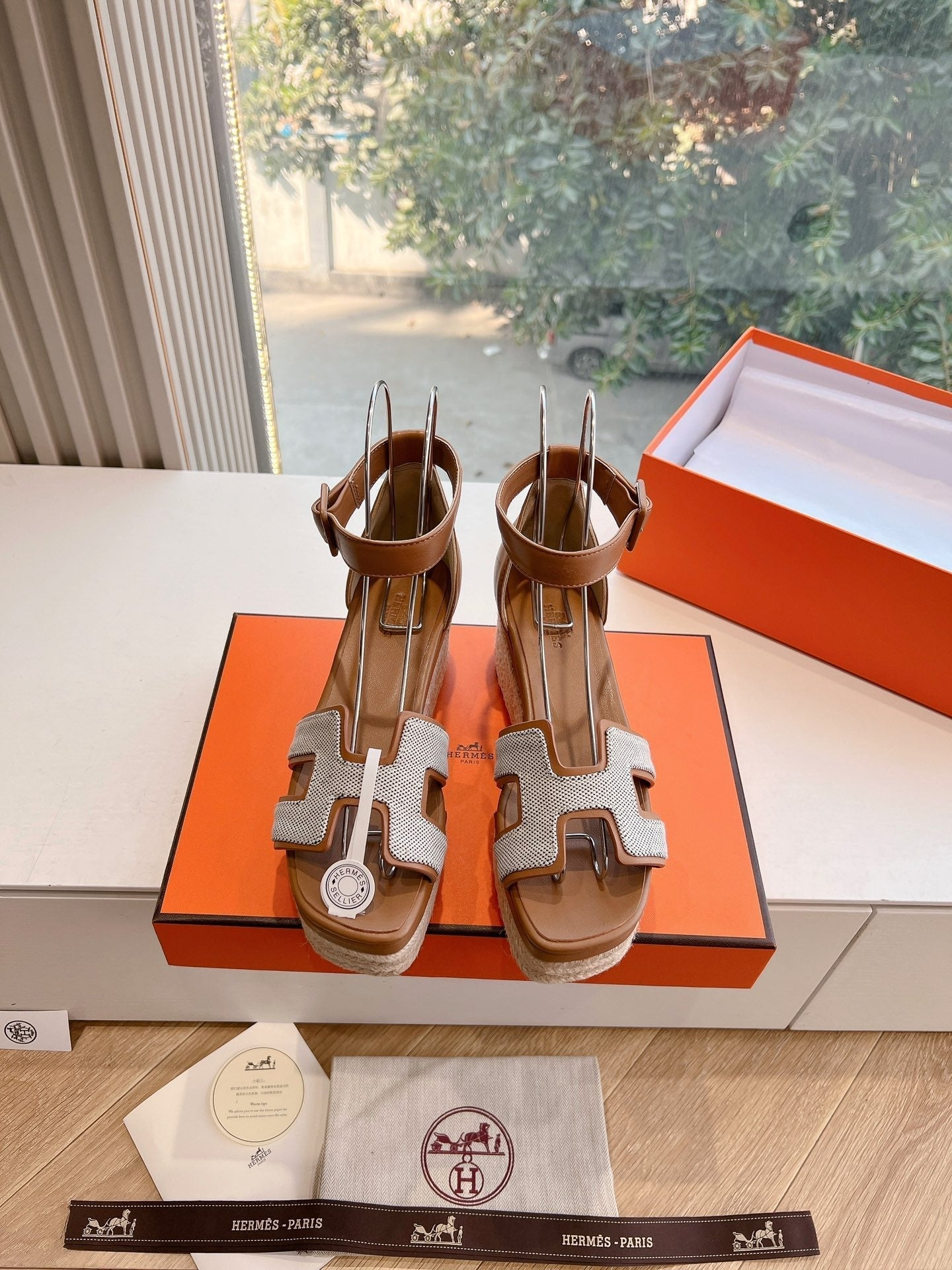 Hermès Elda Espadrille in White Fabric and Bronze Brown Calfskin