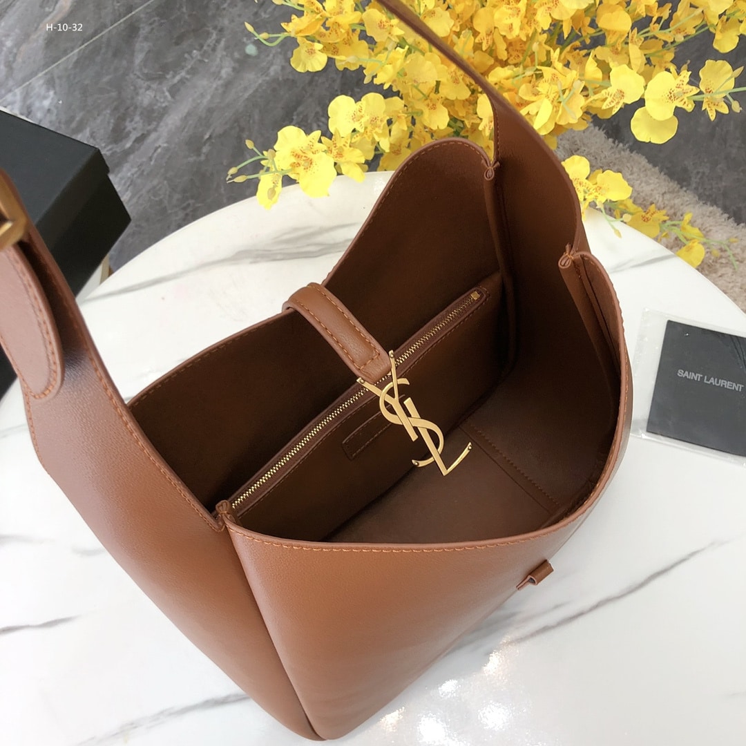 Saint Laurent Le 5 A 7 Supple Large In Grained Leather Brown 31Cm