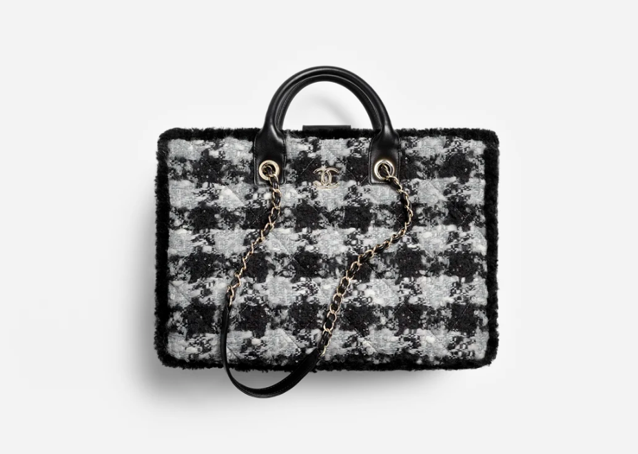 CHANEL Coco Neige 2025/26 Collection Shopping Bag