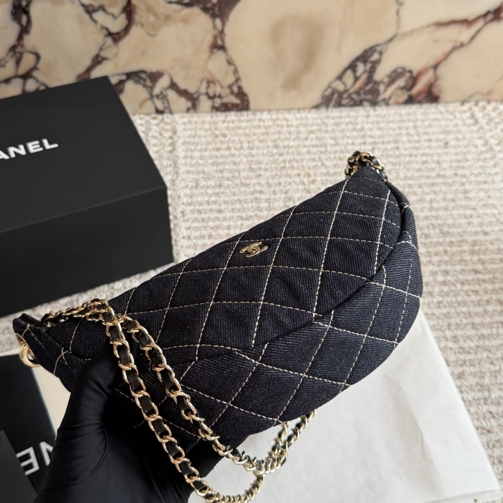 Chanel Clutch With Chain Denim And Gold Tone Metal Dark Blue 22cm AP5094 B23492 U7663