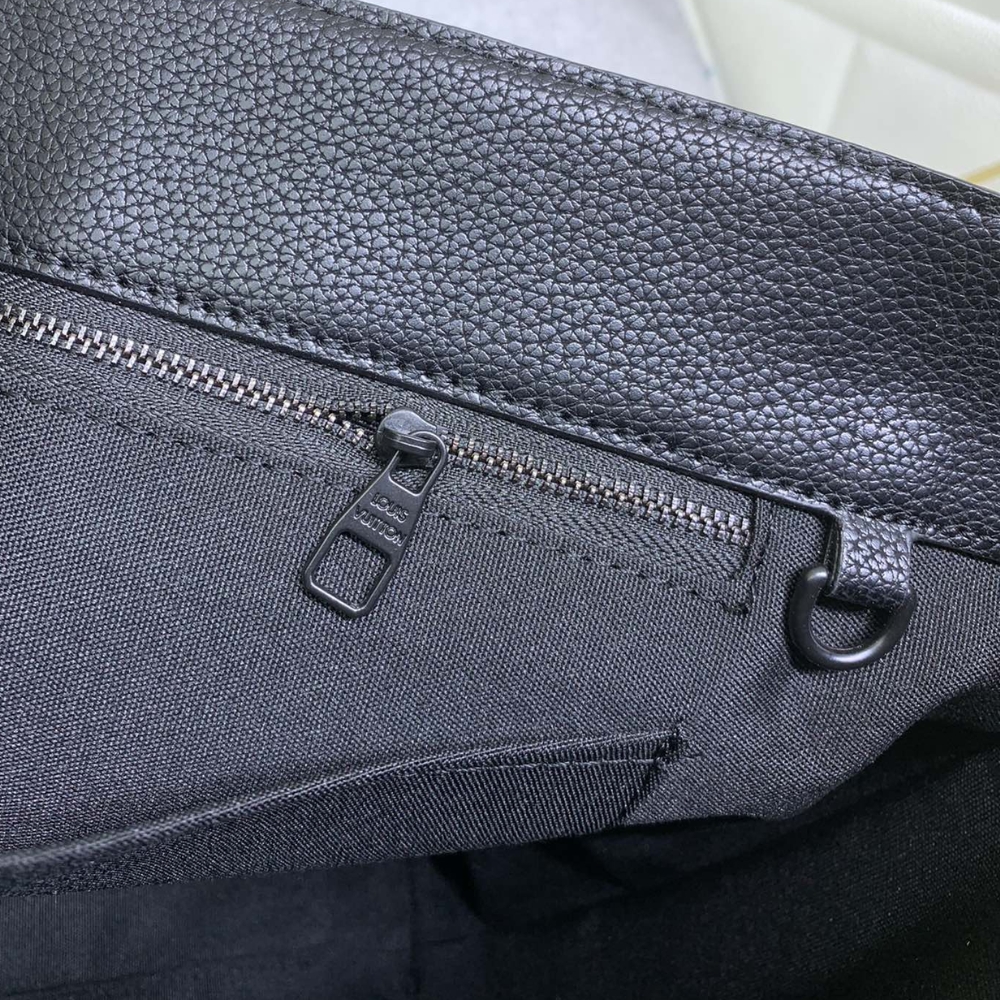 Louis Vuitton Pilot Tote Cowhide Leather Black 40Cm M24771