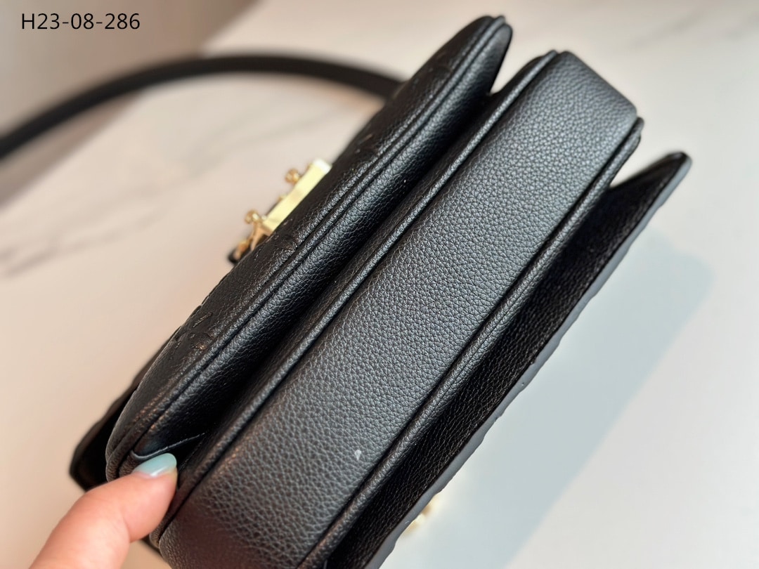 Louis Vuitton Pochette M Tis East West Bag Black 21Cm M46595