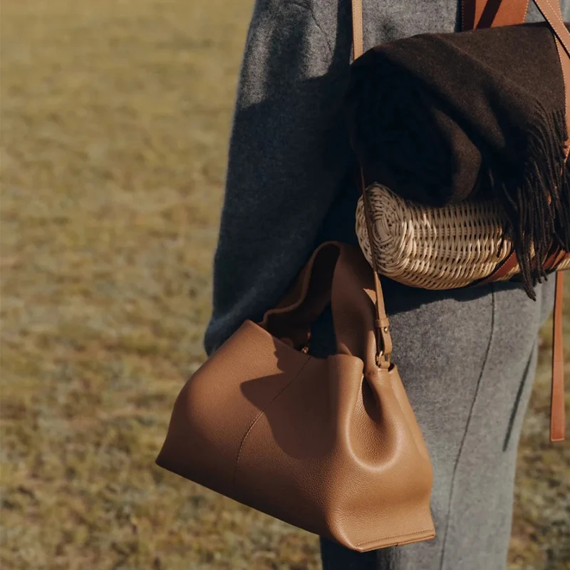 New commuting women's single shoulder cloud bag, niche retro high-end leather single shoulder crossbody bag