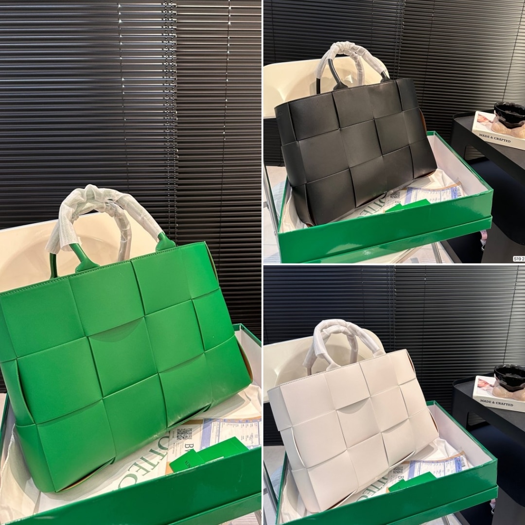 Bottega Veneta Arco Tote White 37Cm