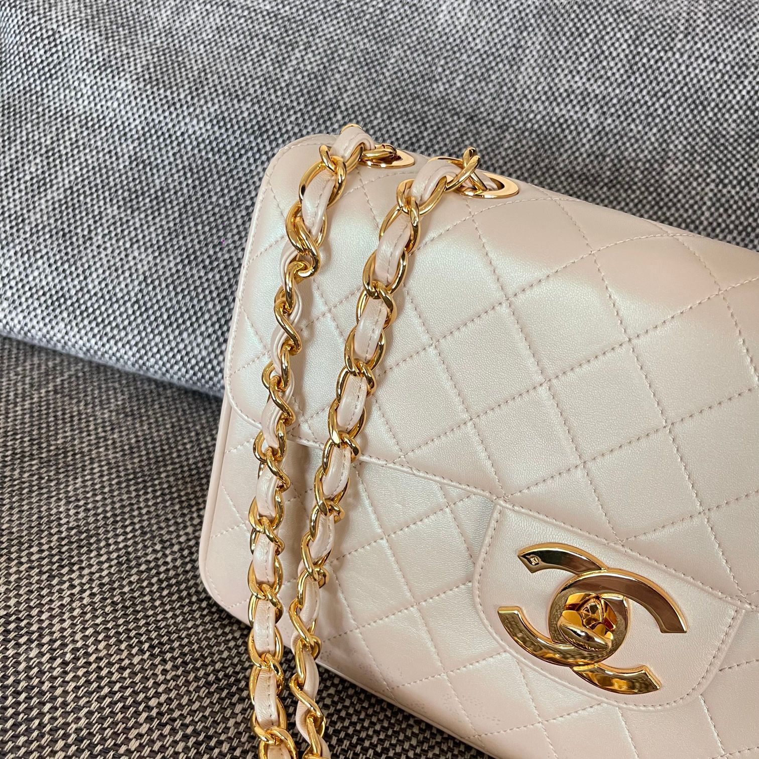 lassic Flap Quilted Lambskin Shoulder Bag in Ivory (Gold Hardware)