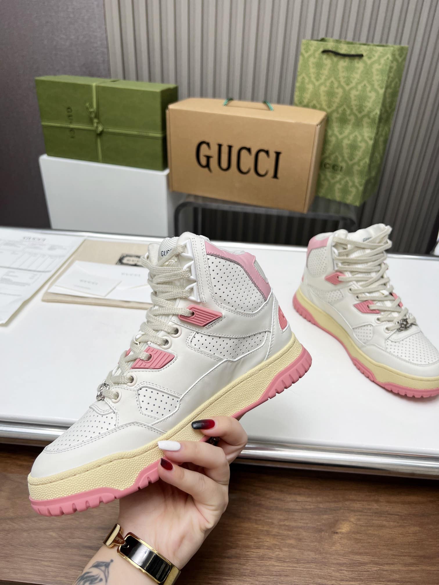 Gucci Women’S High Top Distressed Effect Sneaker Pink