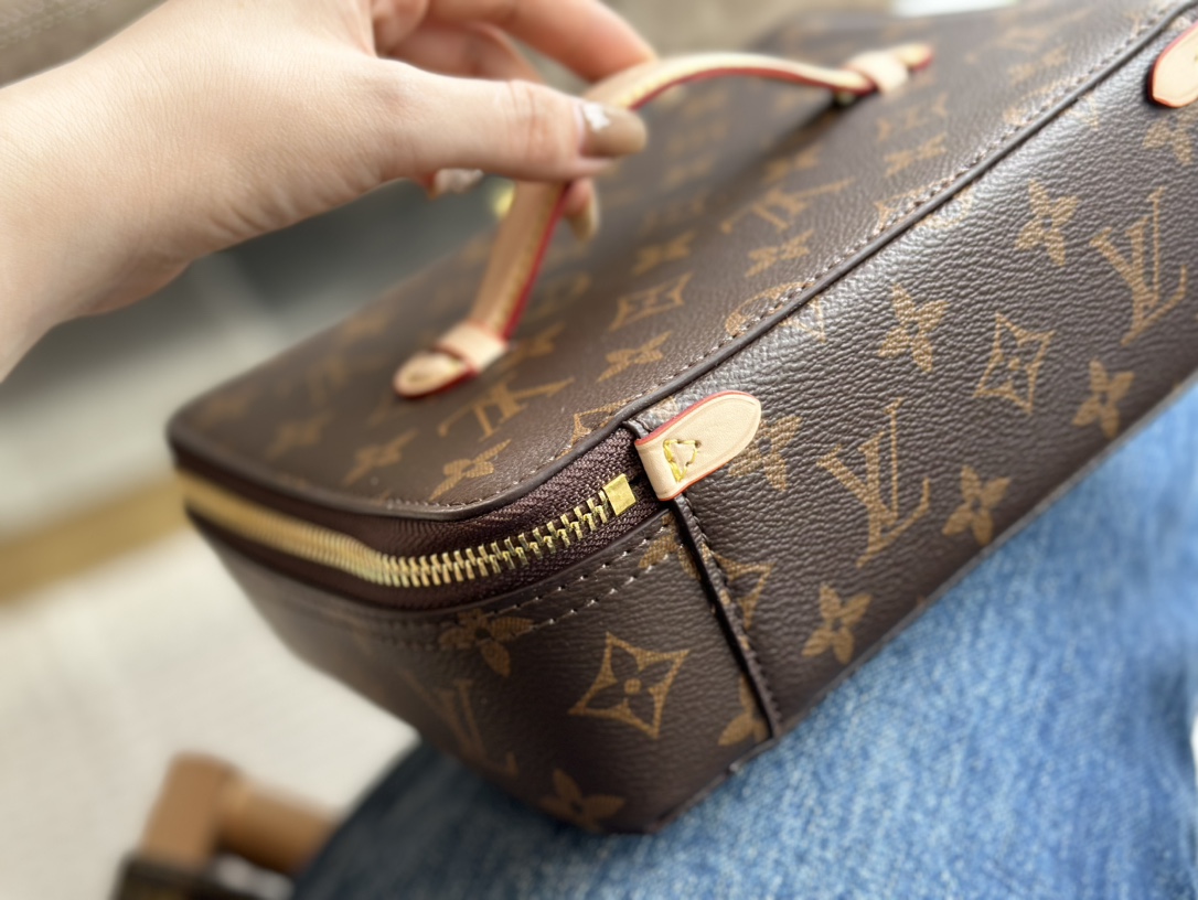 Louis Vuitton Nice Jewelry Case Brown 23Cm
