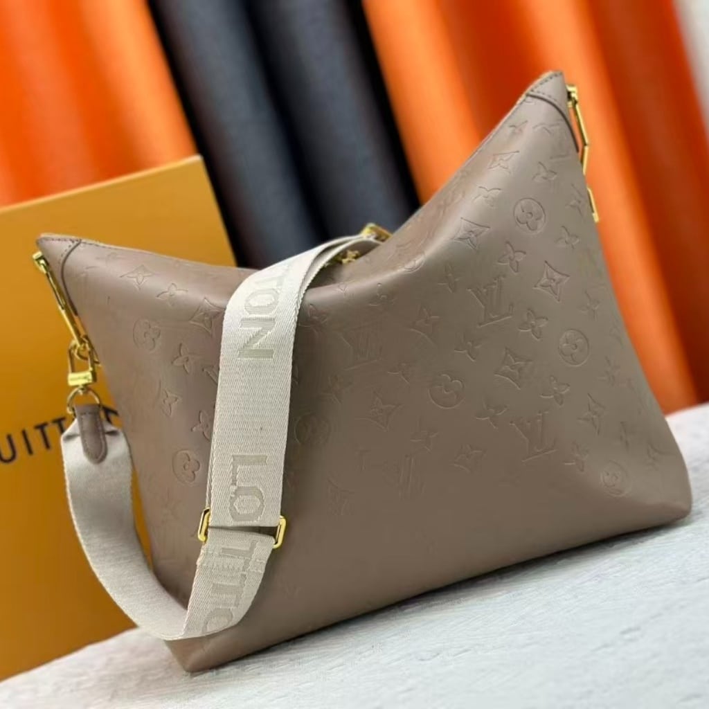Louis Vuitton Coussin Hobo MM Galet Grey 30Cm M12071