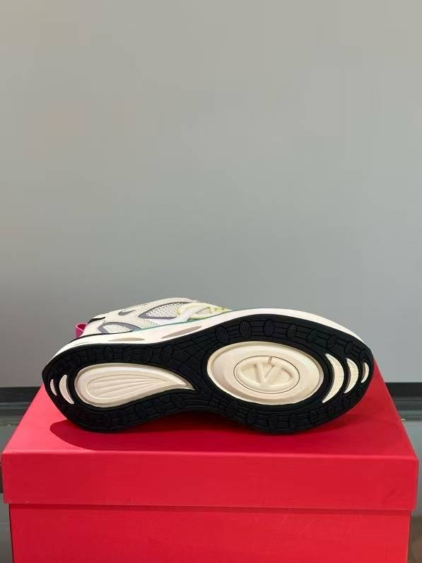 VALENTINO VLOGO EASYJOG LOW-TOP SNEAKER IN CALFSKIN AND FABRIC