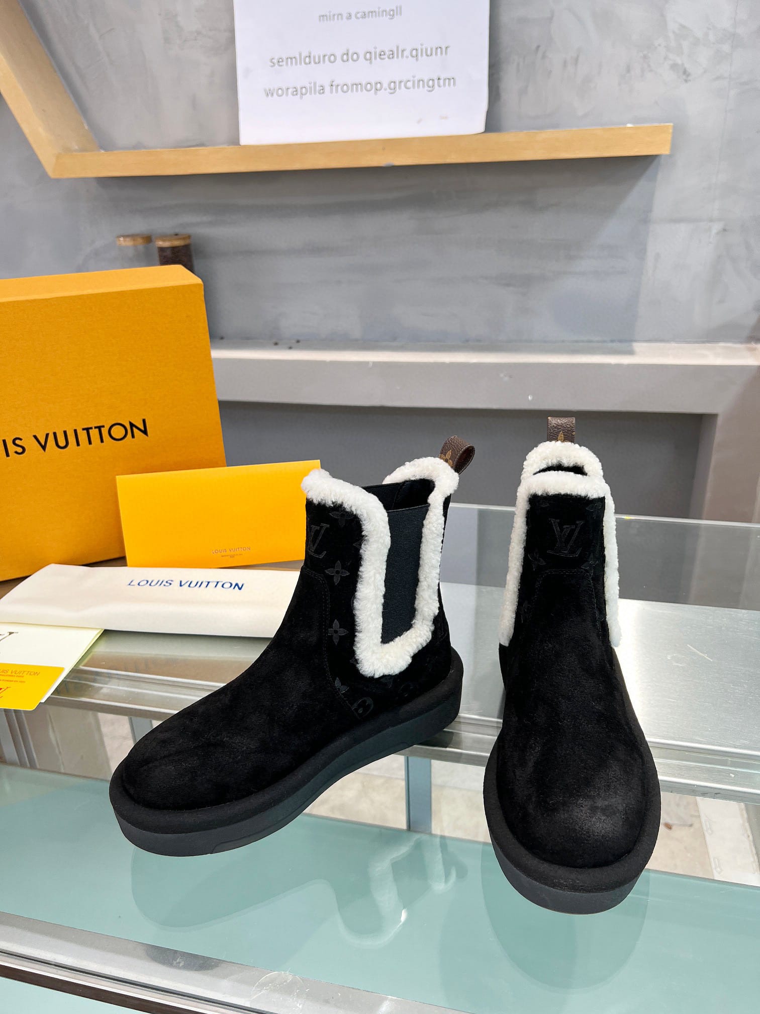 Louis Vuitton Aspen Chelsea Ankle Boot Black 1Adc6V